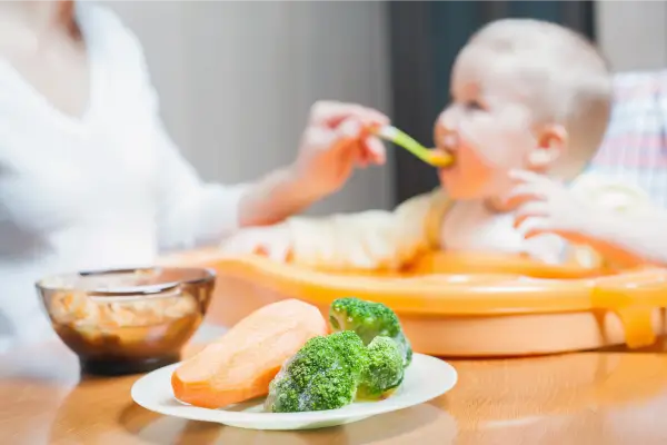 Alimentos Ácidos e Difíceis de Digerir que Devem Ser Evitados por Bebês de 6 Meses com Refluxo