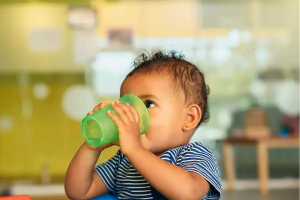 Como Manter a Hidratação Adequada em Bebês com Refluxo e Aliviar os Sintomas
