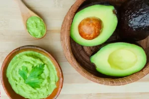 Gorduras Naturais de Abacate e Linhaça para Fortalecimento da Imunidade Infantil no Início da Alimentação Sólida